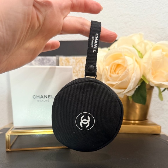 Chanel Beaute Black Coin/Airpods/lipstick pouch - NIB - Picture 6 of 7